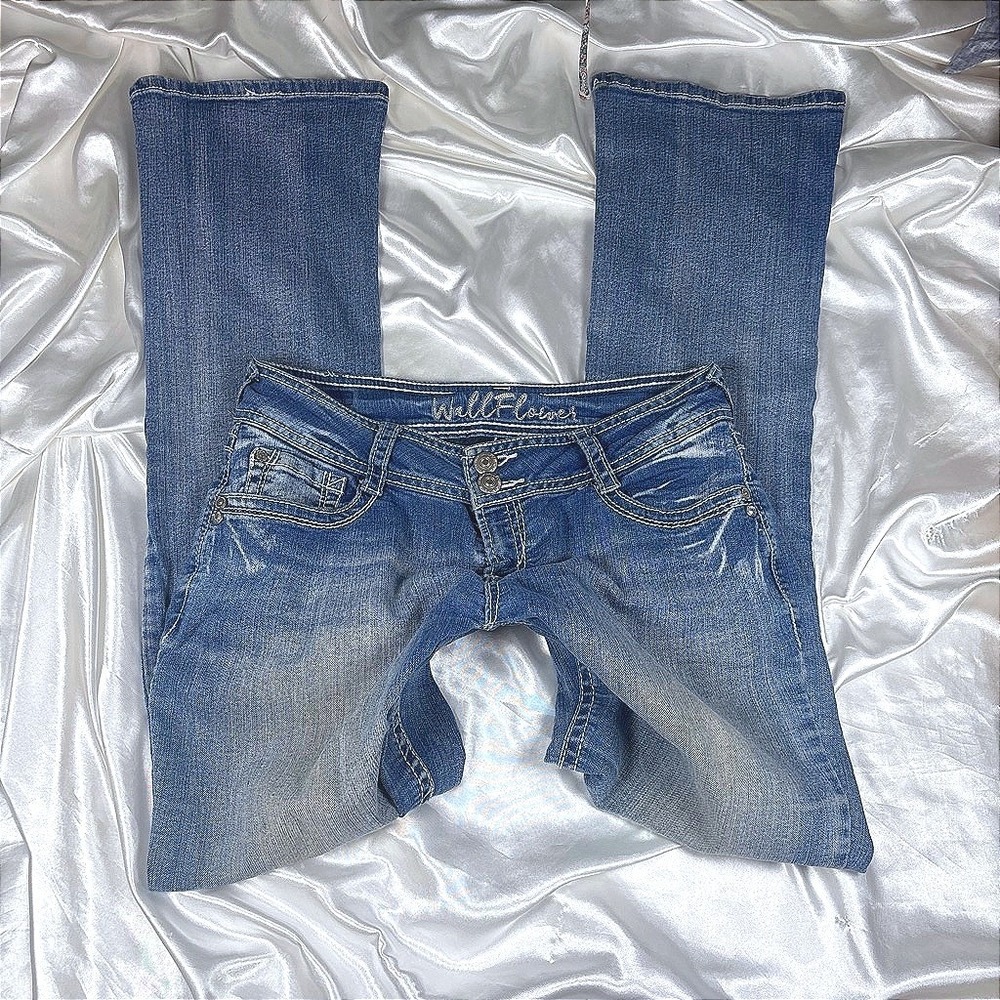 y2k WallFlower Jeans Blue Excellent Bootcut Low Rise Embroidered Back Pockets